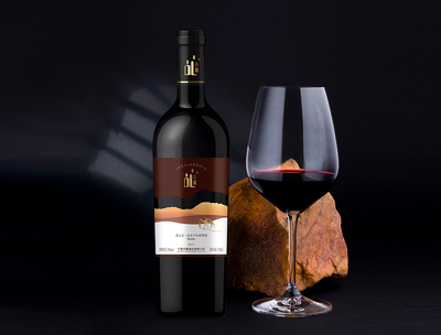 酒瓶的藝術(shù) 紅酒瓶型與瓶貼設(shè)計如何助力葡萄酒銷售